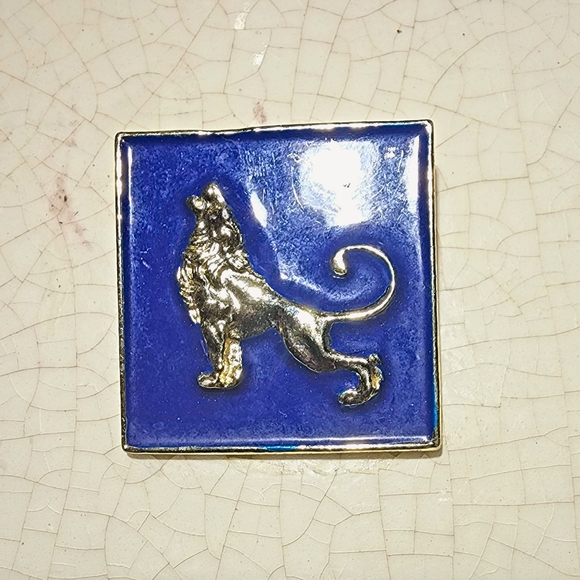 Vintage Blue and gold Leo roaring lion Taurus signed brooch - Picture 1 of 5